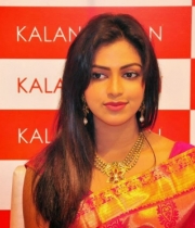 amala-paul-hot-in-saree-7