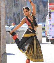 amala-paul-hot-stills-in-iddarammayilatho-09