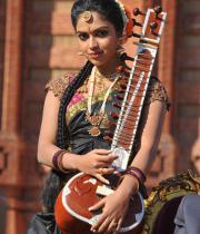 amala-paul-hot-stills-in-iddarammayilatho-11
