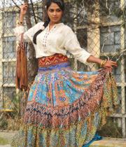 amala-paul-hot-stills-in-iddarammayilatho-16