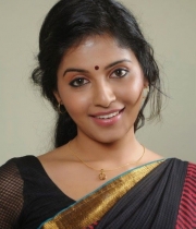 anjali-beautiful-photo-stills-in-black-saree-01
