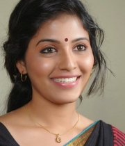anjali-beautiful-photo-stills-in-black-saree-06