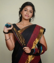 anjali-beautiful-photo-stills-in-black-saree-09
