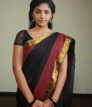 anjali-beautiful-photo-stills-in-black-saree-10