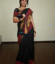 anjali-beautiful-photo-stills-in-black-saree-21