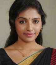 anjali-beautiful-photo-stills-in-black-saree-22