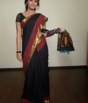 anjali-beautiful-photo-stills-in-black-saree-23