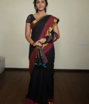 anjali-beautiful-photo-stills-in-black-saree-24