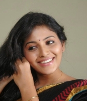 anjali-beautiful-photo-stills-in-black-saree-28