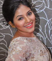 anjali-latest-stills-in-white-sari-02