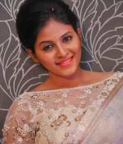 anjali-latest-stills-in-white-sari-12