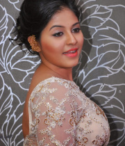 anjali-latest-stills-in-white-sari-16