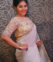 anjali-latest-stills-in-white-sari-20