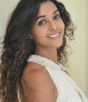 anu-priya-at-potugadu-movie-press-meet-16