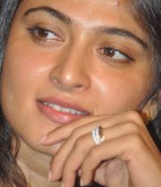 anushka-latest-hot-stills-03