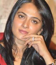 anushka-latest-hot-stills-05