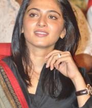 anushka-latest-hot-stills-06