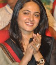 anushka-latest-hot-stills-08