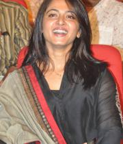 anushka-latest-hot-stills-09