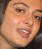 anushka-latest-hot-stills-14