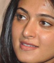anushka-latest-hot-stills-16