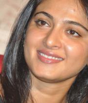 anushka-latest-hot-stills-17