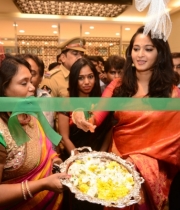 anushka-photos-at-kalamandir-new-showroom-launch-47