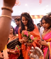 anushka-photos-at-kalamandir-new-showroom-launch-57