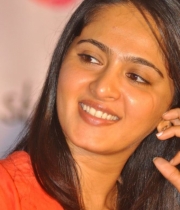 anushka-at-prema-ishq-kadhal-audio-success-meet-15
