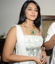 anushka-whitedress-12
