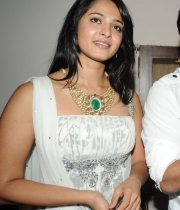anushka-whitedress-14