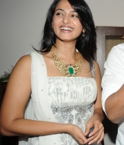anushka-whitedress-15