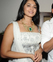 anushka-whitedress-16