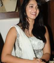 anushka-whitedress-3