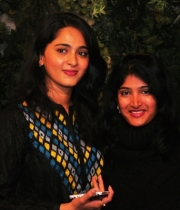 anushka-dinner-with-her-family-5