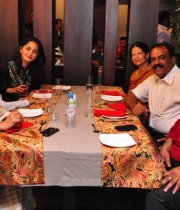 anushka-dinner-with-her-family-6
