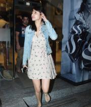 anushka-sharma-snapped-at-pvr-theatre-mumbai-stills-4