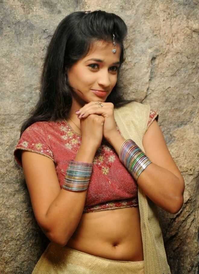 anwika-hot-gagra-navel-photos-1