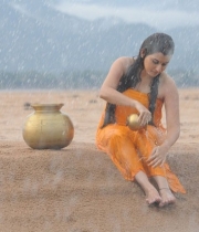archana-took-bath-in-rain-photos-1