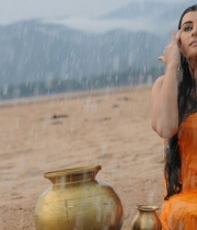 archana-took-bath-in-rain-photos-2