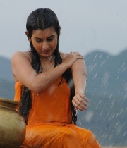 archana-took-bath-in-rain-photos-5