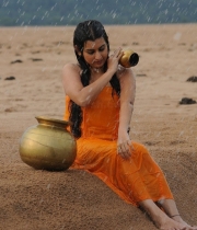 archana-took-bath-in-rain-photos-9