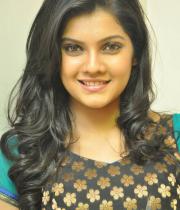 ashrita-shetty-hot-photo-shoot-stills-06