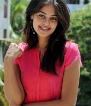 bindu-madhavi-latest-stills-in-pink-dress-9