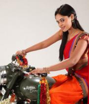 bindu-madhavi-new-photos-_1_