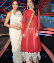 bipasha-basu-promoting-aatmamovie-on-nach-baliye-10