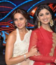 bipasha-basu-promoting-aatmamovie-on-nach-baliye-15