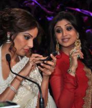 bipasha-basu-promoting-aatmamovie-on-nach-baliye-16