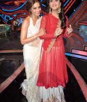 bipasha-basu-promoting-aatmamovie-on-nach-baliye-23