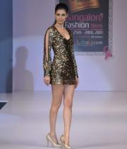 actor-tina-desai-in-a-pria-kataaria-puri-creation-at-finale-of-day-2-bpbfw-9